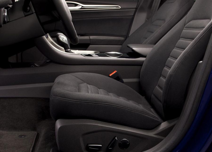  Ford Fusion Hybrid Titanium 2013 года  (фото 11 из 22)